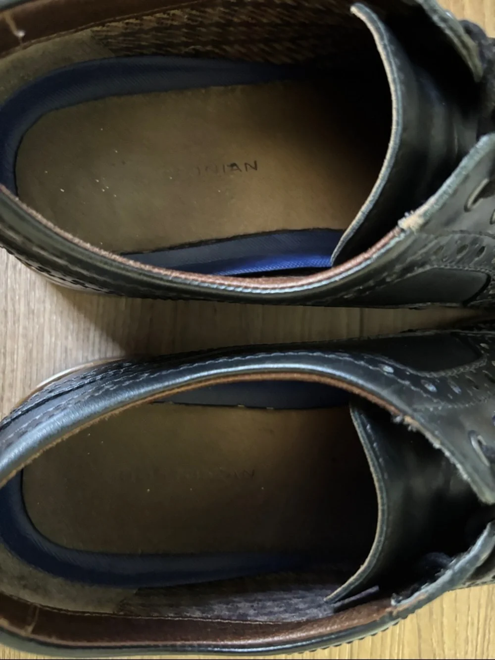 Bostonian Black Leather Wingtip Lace-Up Oxfords